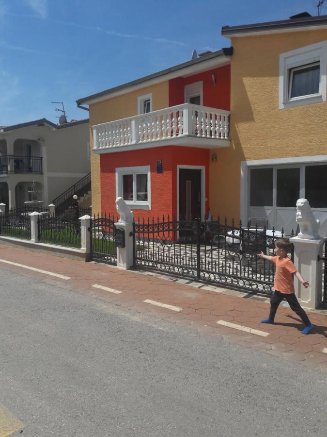 פורץ Radmani Apartments מראה חיצוני תמונה