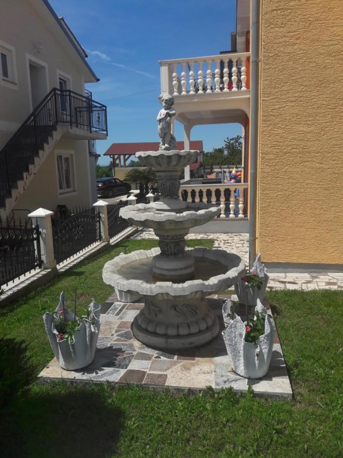 פורץ Radmani Apartments מראה חיצוני תמונה